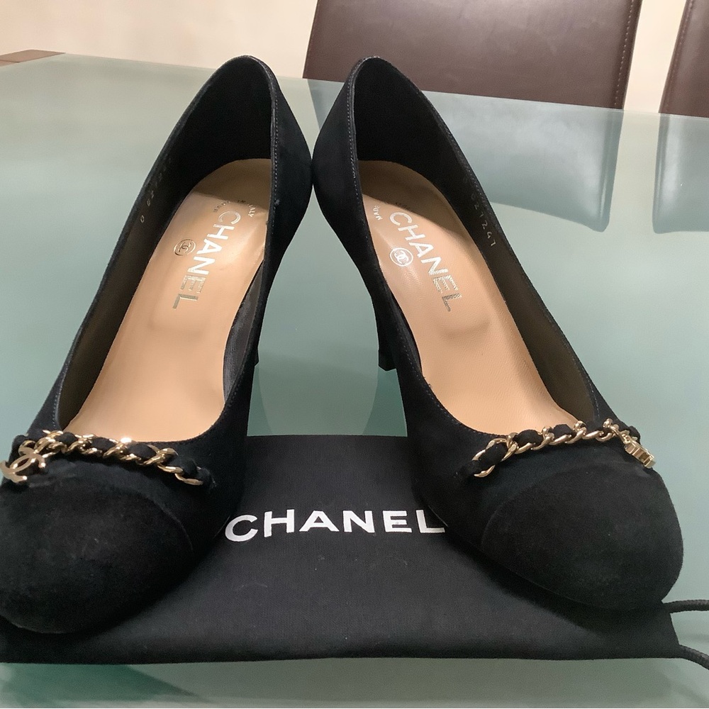 Authentic Shanel Suede Black Shoes Sz37